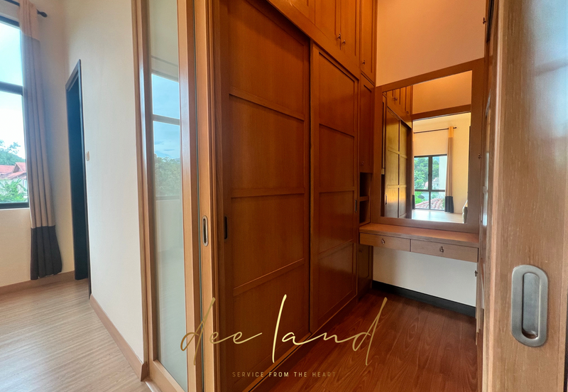 Bungalow for rent in Pulau Tikus with ample parking space 