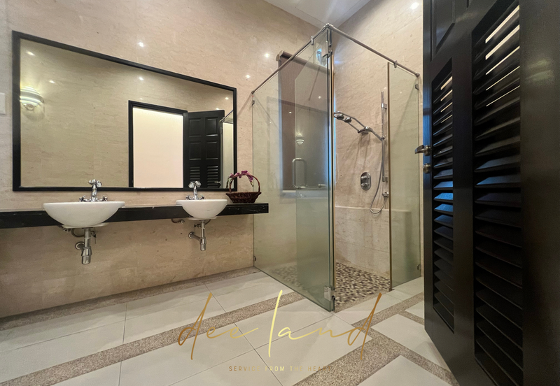 Bungalow for rent in Pulau Tikus with ample parking space 