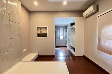 2 Storey Semi-Detached at Lorong Lembah Permai For Sale 