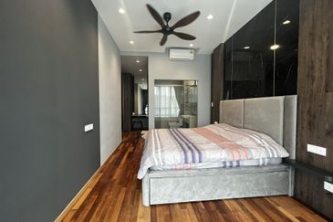 Queens Residences @ Queens Waterfront