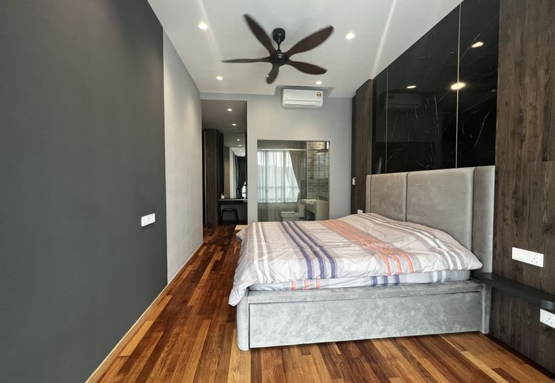 Queens Residences @ Queens Waterfront