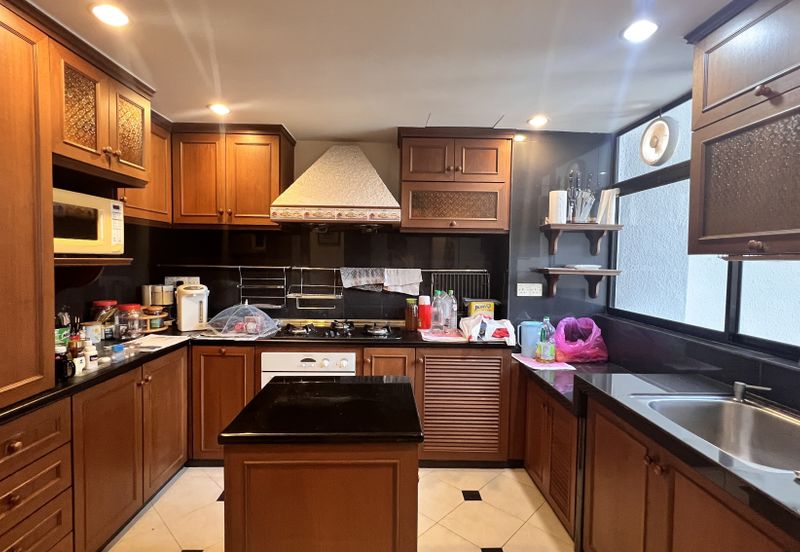 Twin Towers, Ratu Mutiara