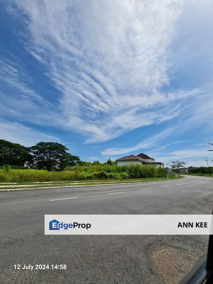 High potential Freehold bungalow detached plot with lake facing within guarded community, Penang, Batu Kawan