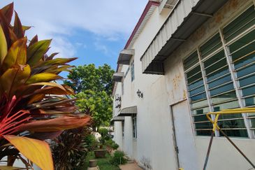 Semi-D landed house for sale Penang Landed house for sale - Greenlane | Gelugor | Freehold | Commercial Potential