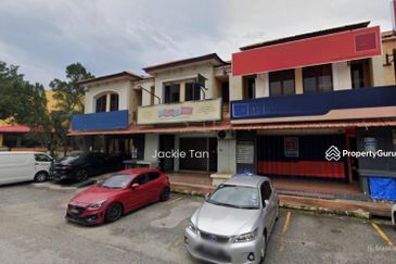 2-Sty End lot shop @ PJU 1, Aman Suria