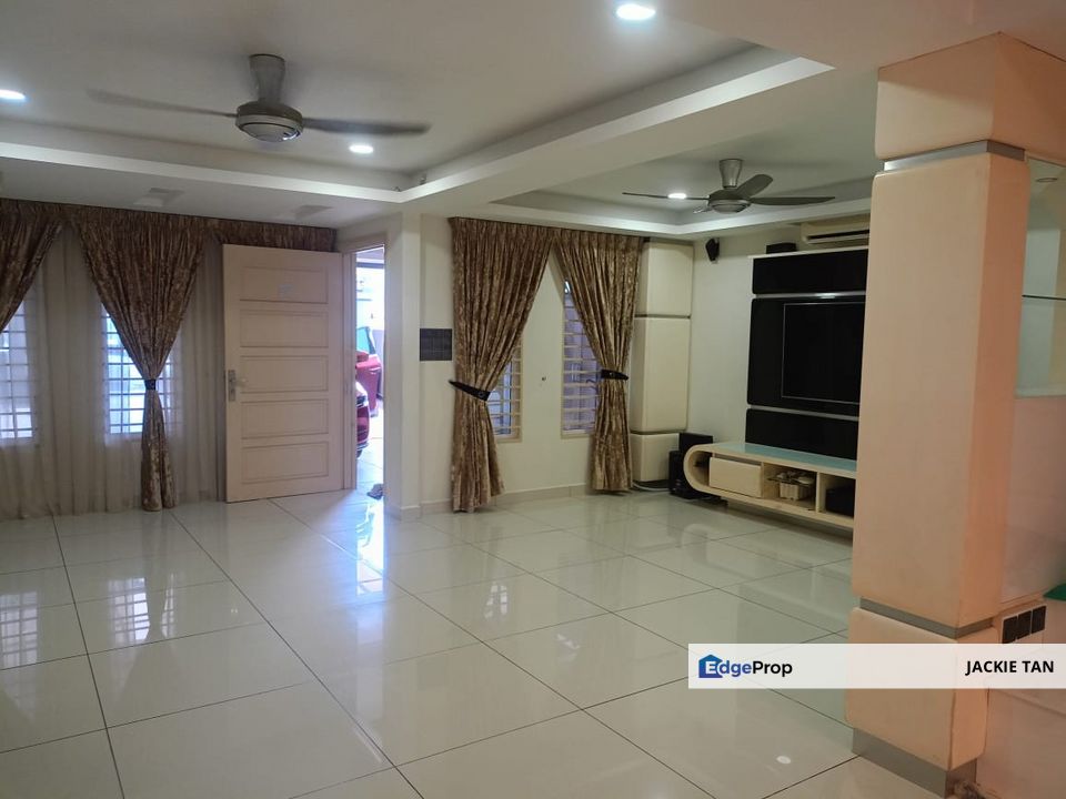  Bangsar Baru Double-Storey Gem – Renovated, Move-In Ready with Spacious Flat Living Hall!, Kuala Lumpur, Bangsar