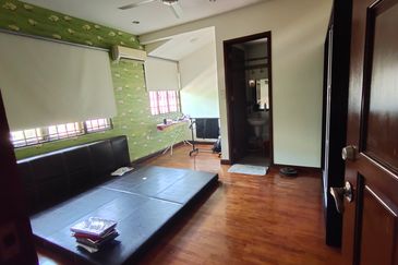 Bukit Jelutong 2 Storey Corner