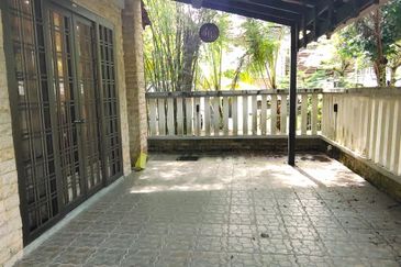 Bukit Jelutong 2 Storey Corner