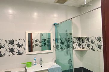 Bukit Jelutong 2 Storey Corner