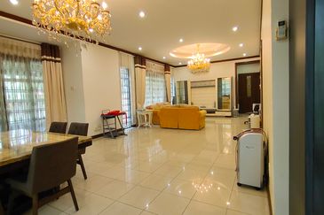 Bukit Jelutong 2 Storey Corner