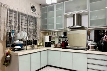 Astana Idaman, Desa Alam