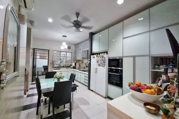 Astana Idaman, Desa Alam