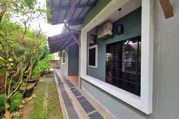 Astana Idaman, Desa Alam