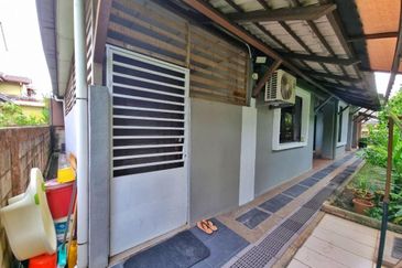 Astana Idaman, Desa Alam