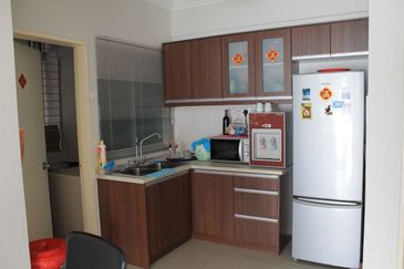 First Residence (Residensi Unggul)