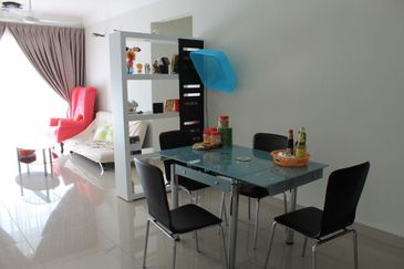 First Residence (Residensi Unggul)