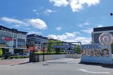 Jalan Iconic Point