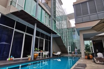 Perdana Lakeview East