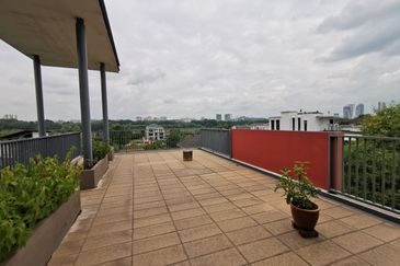 Perdana Lakeview East