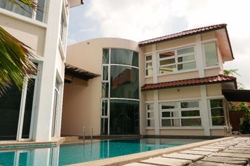 2 storey bungalow Bukit Gita bayu, Gita Bayu Villa