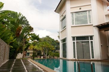 2 storey bungalow Bukit Gita bayu, Gita Bayu Villa