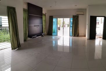 MYDiva, Perdana Lakeview East