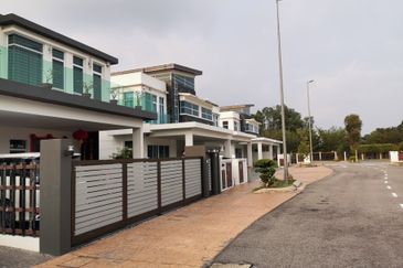 MYDiva, Perdana Lakeview East