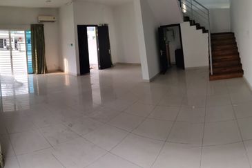 MYDiva, Perdana Lakeview East