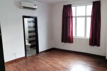 MYDiva, Perdana Lakeview East