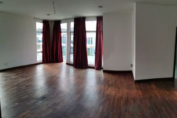 MYDiva, Perdana Lakeview East