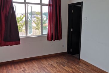 MYDiva, Perdana Lakeview East