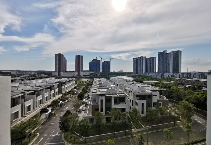 Lake Point Residence