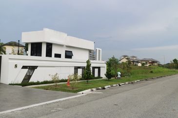 Perdana Lakeview West