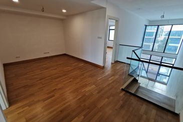 Corner 3 storey Villa Citrine Cristal serin residence Cyberjaya