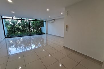 Corner 3 storey Villa Citrine Cristal serin residence Cyberjaya