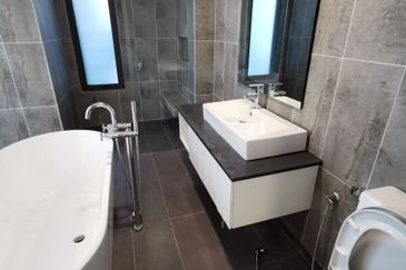 Corner 3 storey Villa Citrine Cristal serin residence Cyberjaya