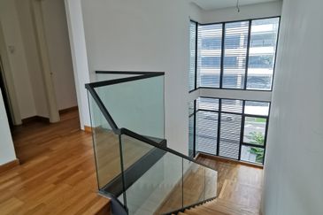 Corner 3 storey Villa Citrine Cristal serin residence Cyberjaya