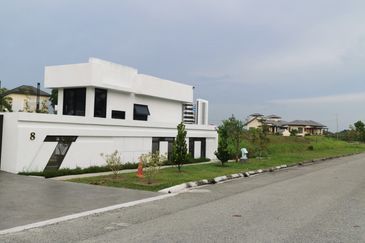 Perdana Lakeview West