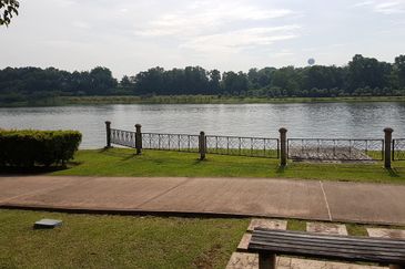 Perdana Lakeview East