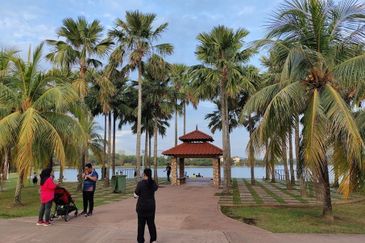 Perdana Lakeview East
