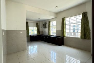 MYDiva, Perdana Lakeview East