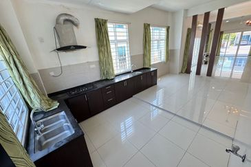 MYDiva, Perdana Lakeview East