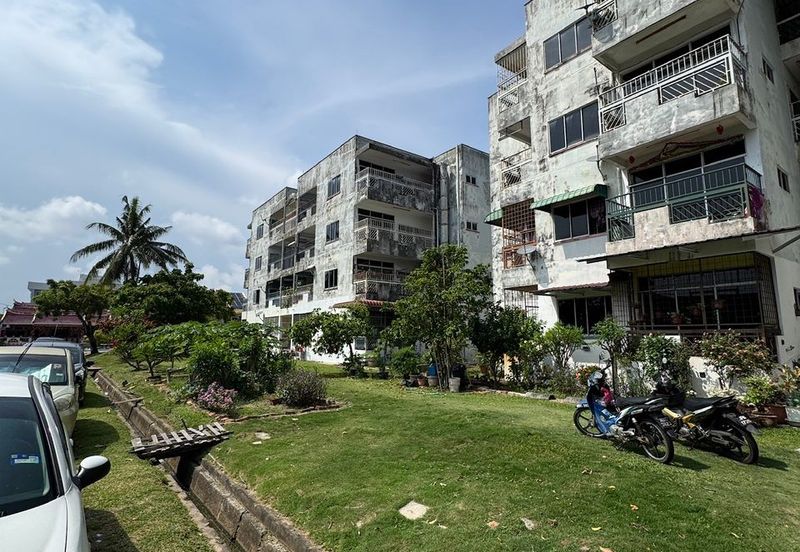 Best buy ⭐ 4 storey apartment building, jalan seaview 13, nam hai teng melaka town