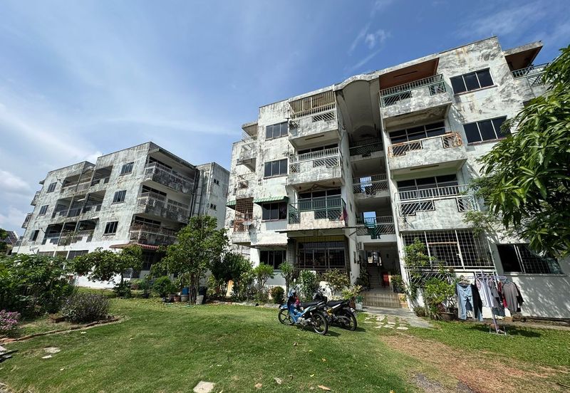 Best buy ⭐ 4 storey apartment building, jalan seaview 13, nam hai teng melaka town