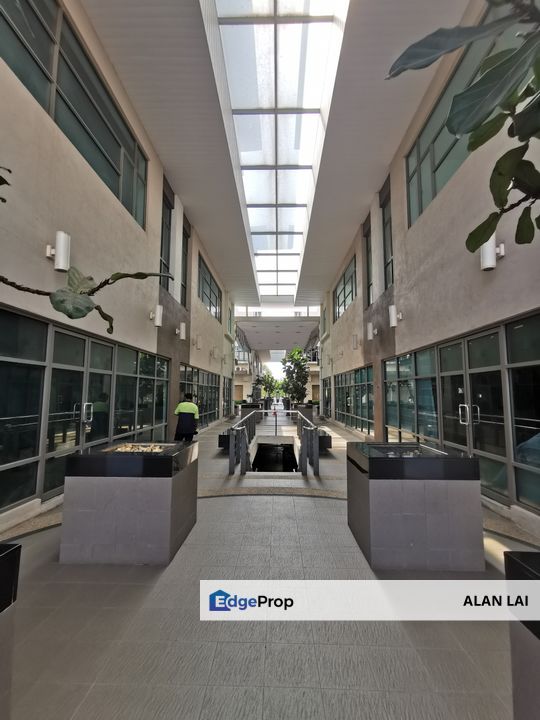 Best Buy Intermediate Shop CBD Perdana 2, D'pulze, Glomac Cyberjaya, Selangor, Cyberjaya