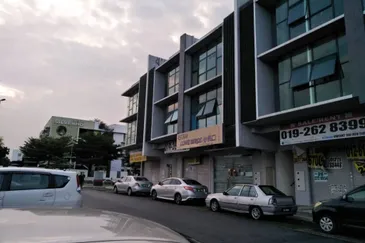 32 Avenue, Bukit Serdang