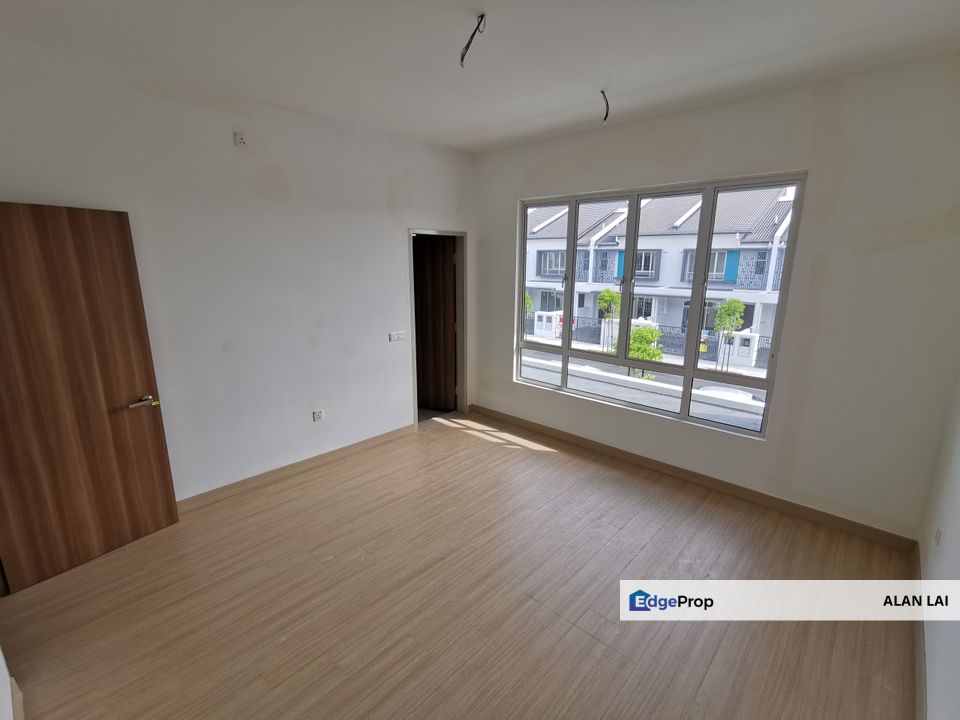 Best Buy 2 storey Bandar Serenia Kota Warisan 22x75 facing open, Selangor, Dengkil