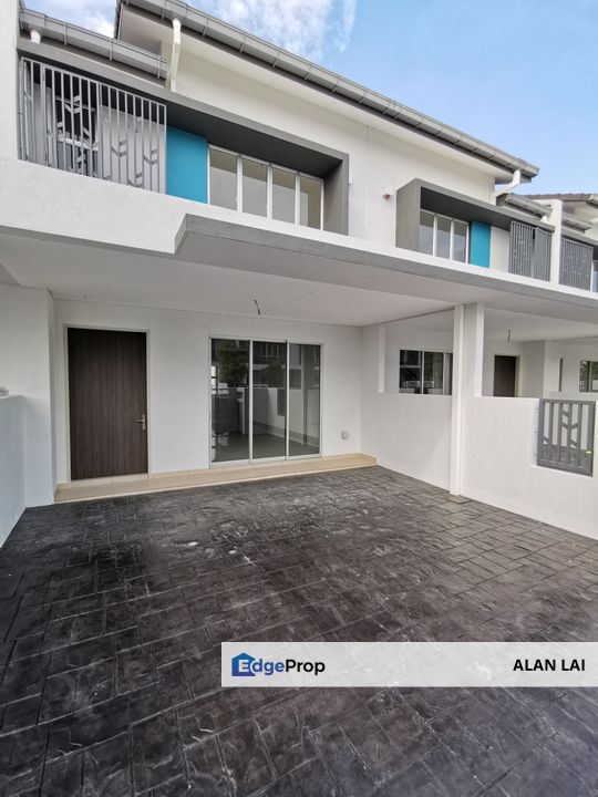 Best Buy 2 storey Bandar Serenia Kota Warisan 22x75 facing open, Selangor, Dengkil