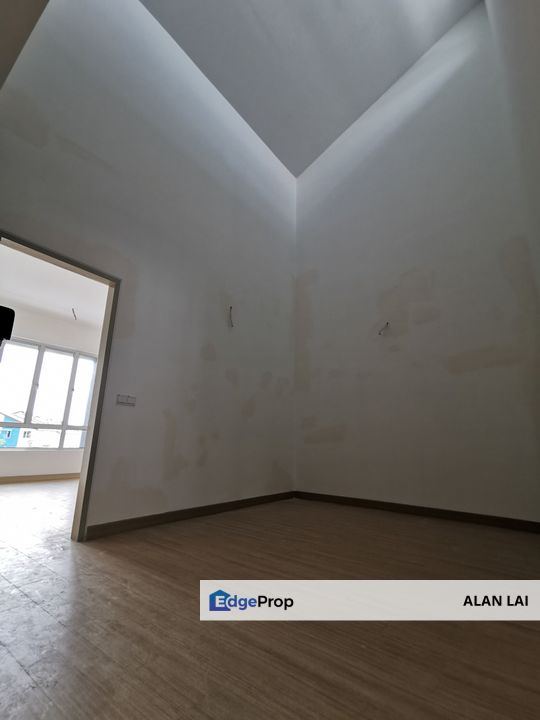 Best Buy 2 storey Bandar Serenia Kota Warisan 22x75 facing open, Selangor, Dengkil