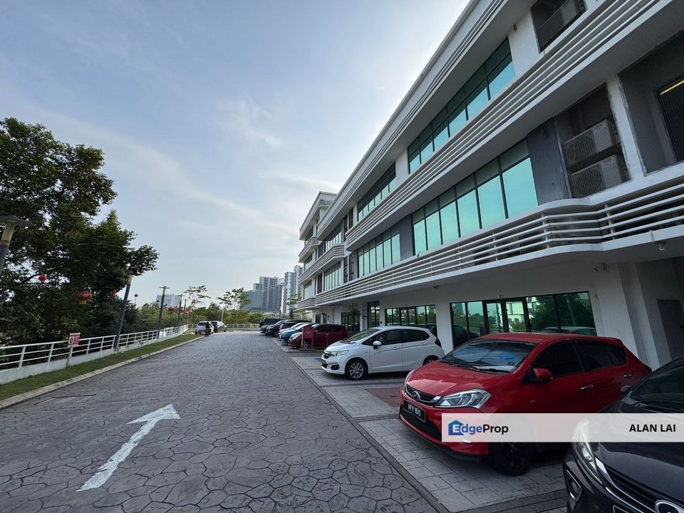 Best rent ground floor shop Radius Business Park Third avenue Cyberjaya, Selangor, Cyberjaya